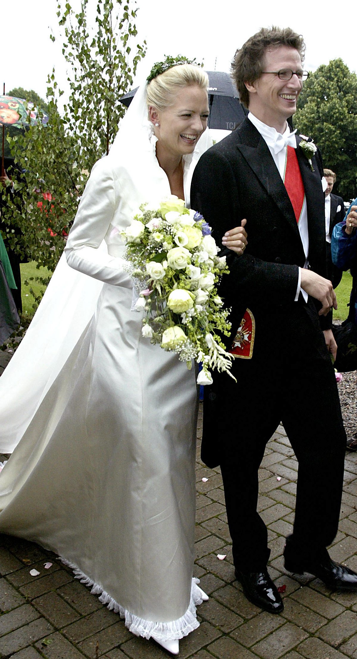 Prince Manuel of Bavaria and Princess Anna of Sayn-Wittgenstein-Berleburg are pictured on their wedding day in Stigtomta, Sweden, 6 August 2005 (Albert Nieboer/DPA Picture Alliance Archive/Alamy)