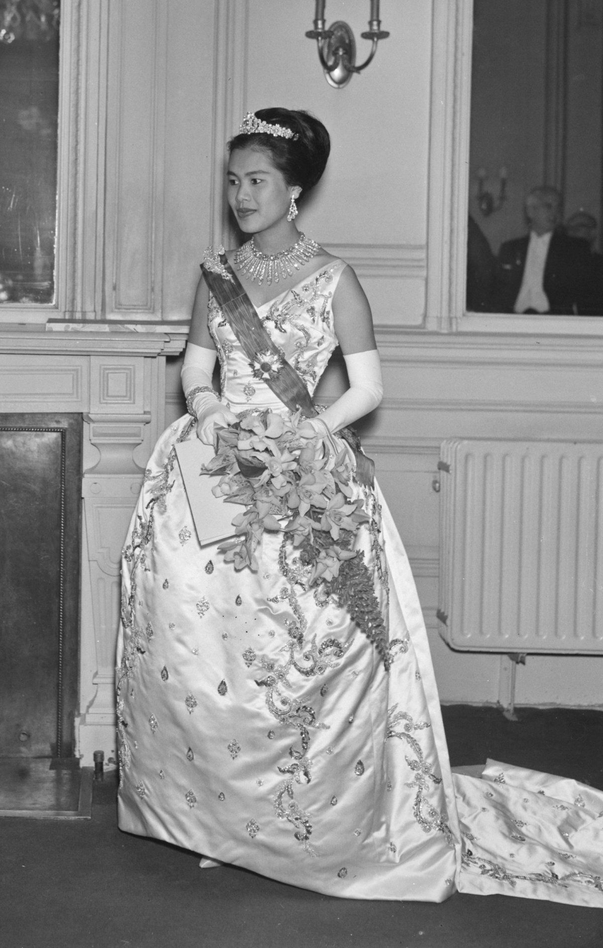 Queen Sirikit of Thailand attends a gala concert in The Hague on October 25, 1960 (Joop van Bilsen/Anefo/Nationaal Archief/Wikimedia Commons)