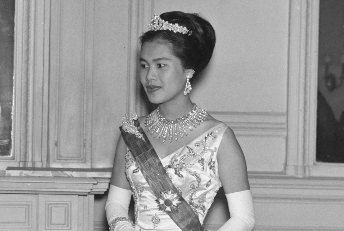 Queen Sirikit of Thailand attends a gala concert in The Hague on October 25, 1960 (Joop van Bilsen/Anefo/Nationaal Archief/Wikimedia Commons)