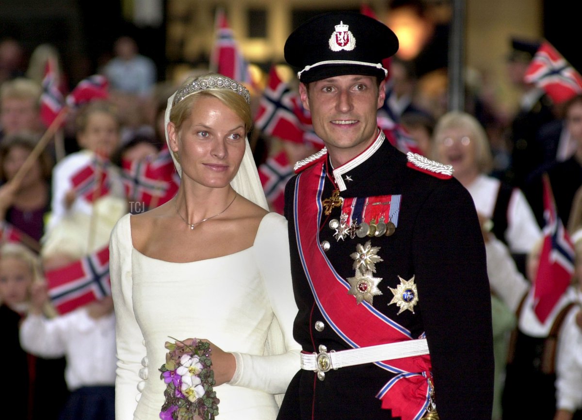 The Crown Prince and Crown Princess of Norway are pictured on their wedding day in Oslo, August 25, 2001 (Anthony Harvey/Getty Images)