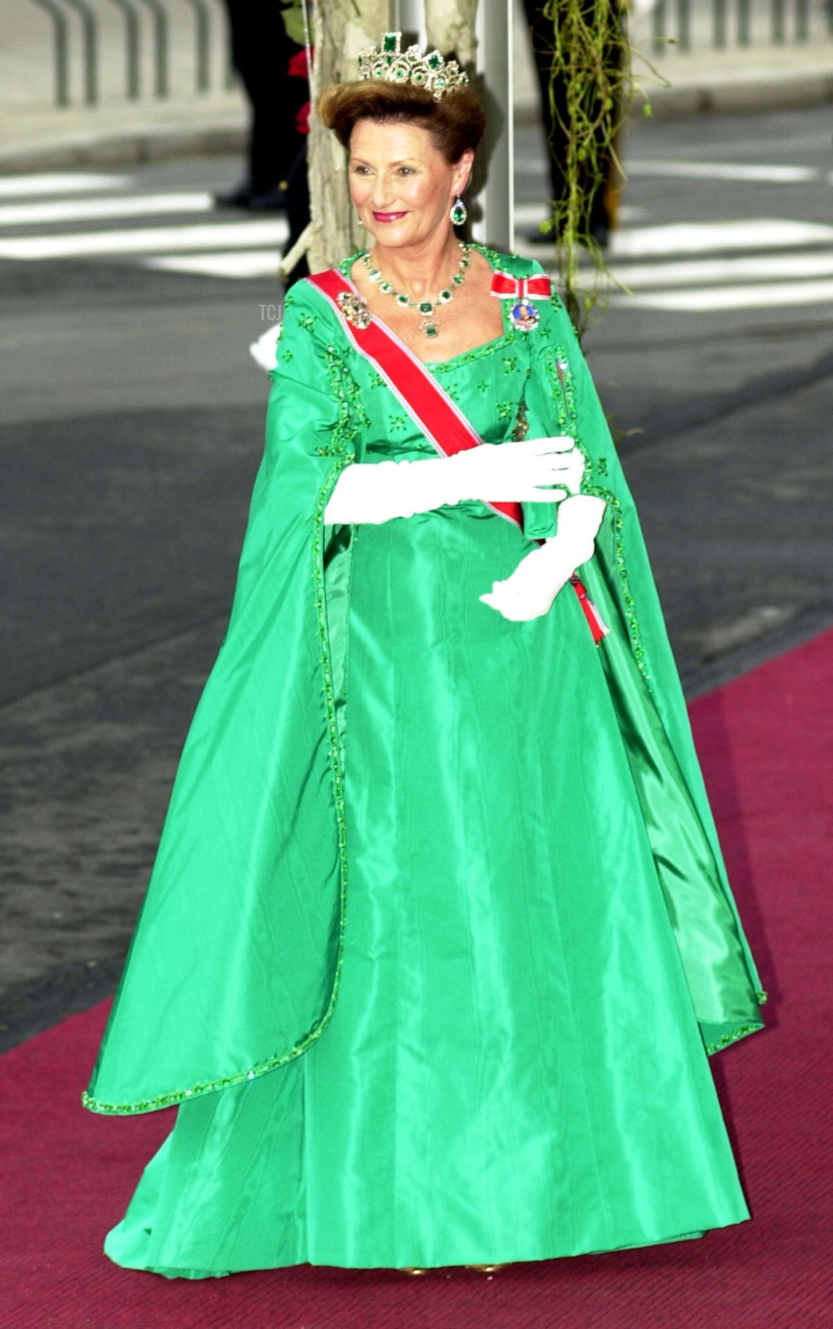 The Queen of Norway attends the wedding of Crown Prince Haakon and Crown Princess Mette-Marit at Oslo Cathedral on August 25, 2001 (Anthony Harvey/Getty Images)