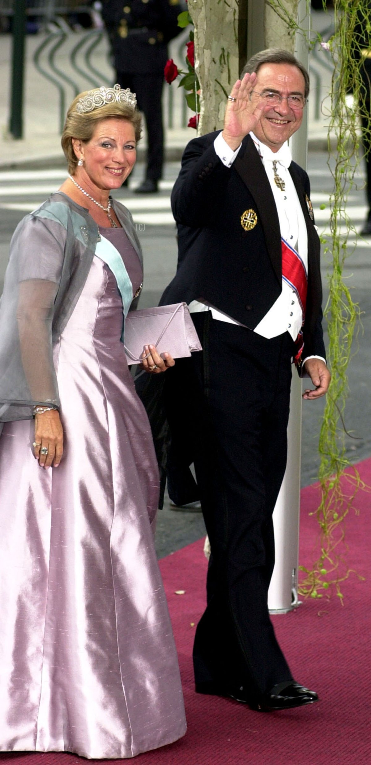 King Constantine and Queen Anne-Marie attend the wedding of Crown Prince Haakon and Crown Princess Mette-Marit at Oslo Cathedral on August 25, 2001 (Anthony Harvey/Getty Images)