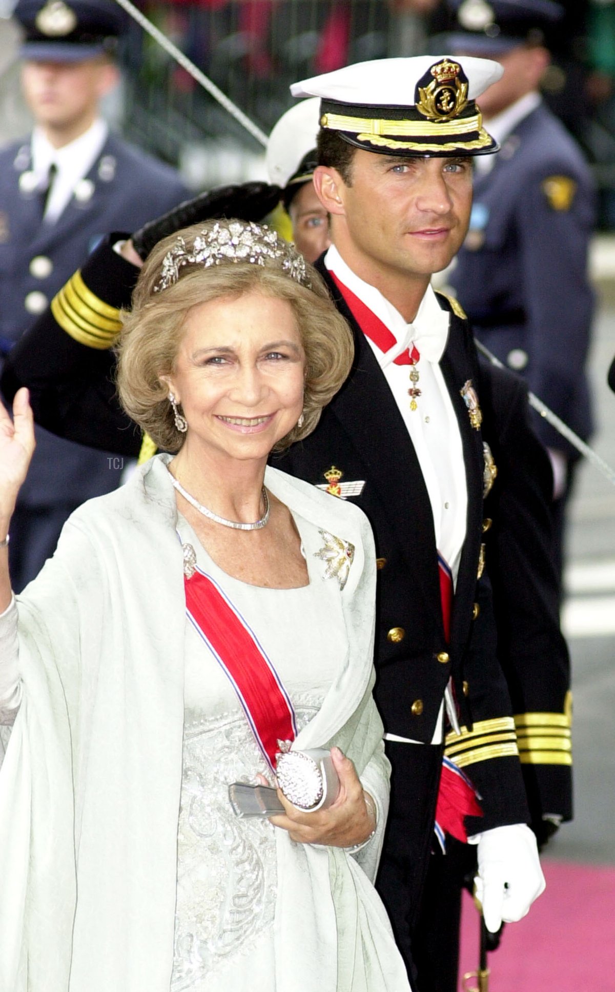 The Queen of Spain and the Prince of Asturias attend the wedding of Crown Prince Haakon and Crown Princess Mette-Marit at Oslo Cathedral on August 25, 2001 (Anthony Harvey/Getty Images)