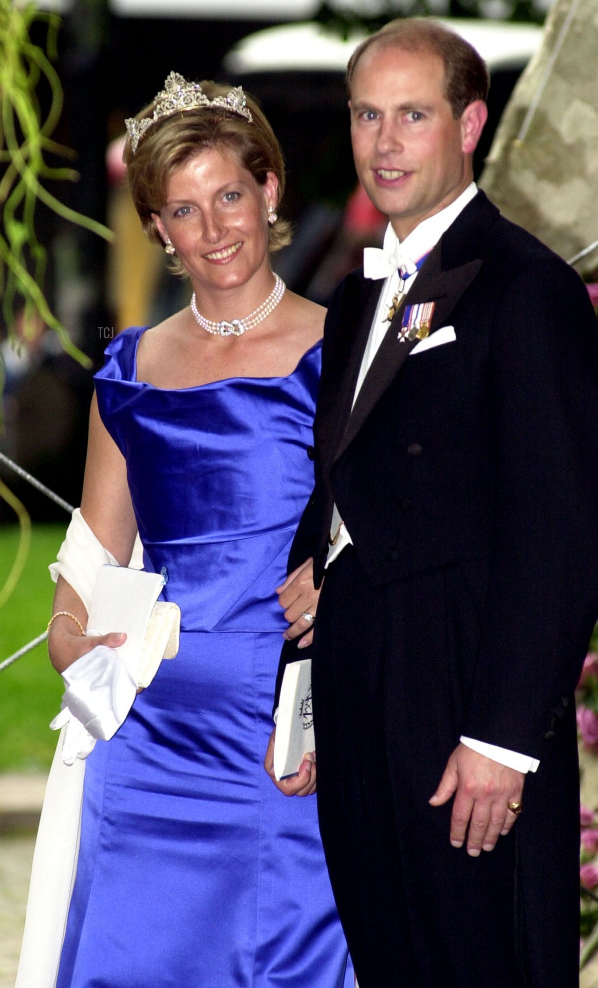 The Earl and Countess of Wessex attend the wedding of Crown Prince Haakon and Crown Princess Mette-Marit at Oslo Cathedral on August 25, 2001 (Anthony Harvey/Getty Images)