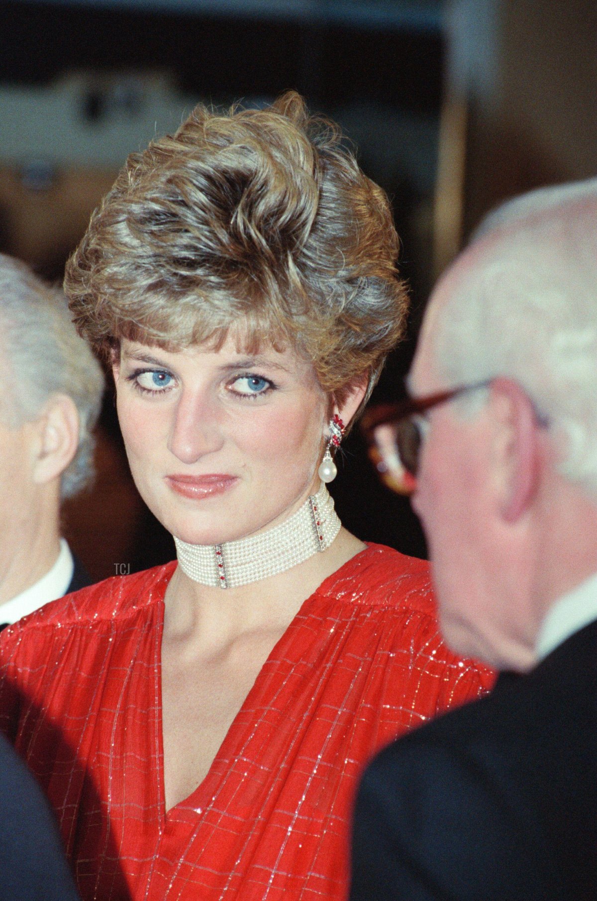 The Princess of Wales attends the premiere of the film Hot Shots at the Odeon Leicester Square, November 18, 1991 (Trinity Mirror/Mirrorpix/Alamy)