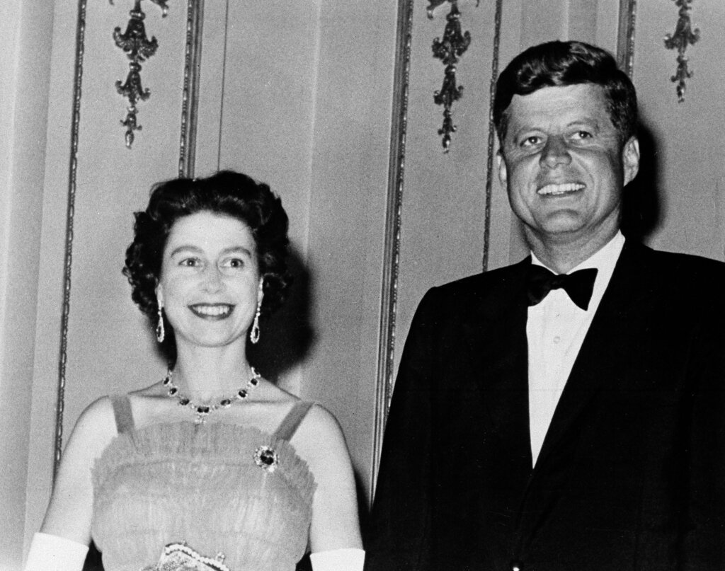 Queen Elizabeth II and President John F. Kennedy pose at Buckingham Palace in London, June 5, 1961 (Wikimedia Commons)