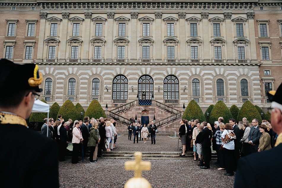 King Carl XVI Gustaf and Queen Silvia, with several other members of the royal family, receive a gift from the royal court staff at the Royal Palace in Stockholm, September 13, 2023 (Clément Morin/The Royal Palace)