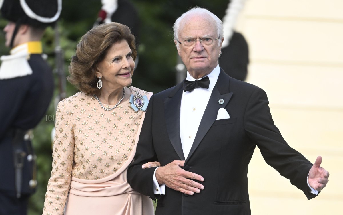 King Carl XVI Gustaf and Queen Silvia of Sweden arrive at the Drottningholm Palace Theatre for a Golden Jubilee opera performance on September 14, 2023 (Fredrik Sandberg/TT News Agency/Alamy)