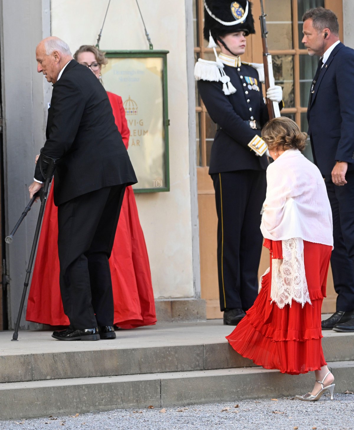 King Harald V and Queen Sonja of Norway arrive at the Drottningholm Palace Theatre for a Golden Jubilee opera performance on September 14, 2023 (Fredrik Sandberg/TT News Agency/Alamy)