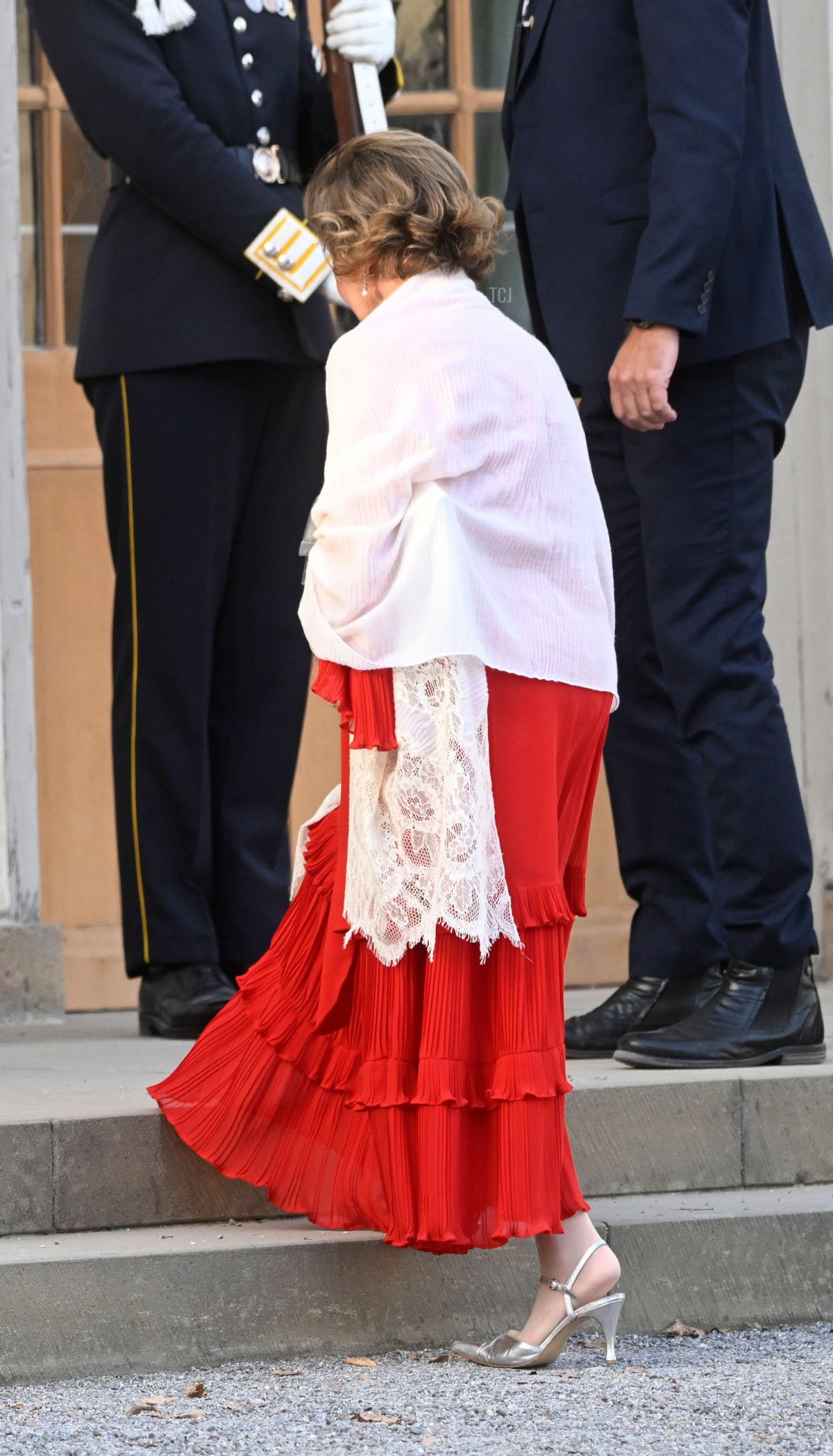 Queen Sonja of Norway arrives at the Drottningholm Palace Theatre for a Golden Jubilee opera performance on September 14, 2023 (Fredrik Sandberg/TT News Agency/Alamy)