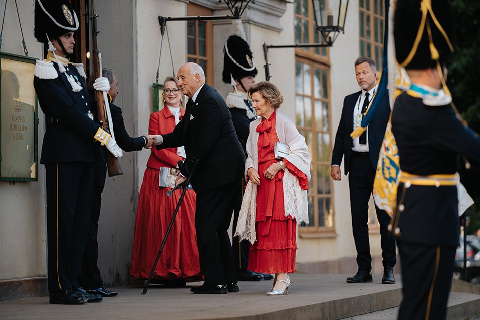 King Harald V and Queen Sonja of Norway arrive at the Drottningholm Palace Theatre for a Golden Jubilee opera performance on September 14, 2023 (Clément Morin/The Royal Court)