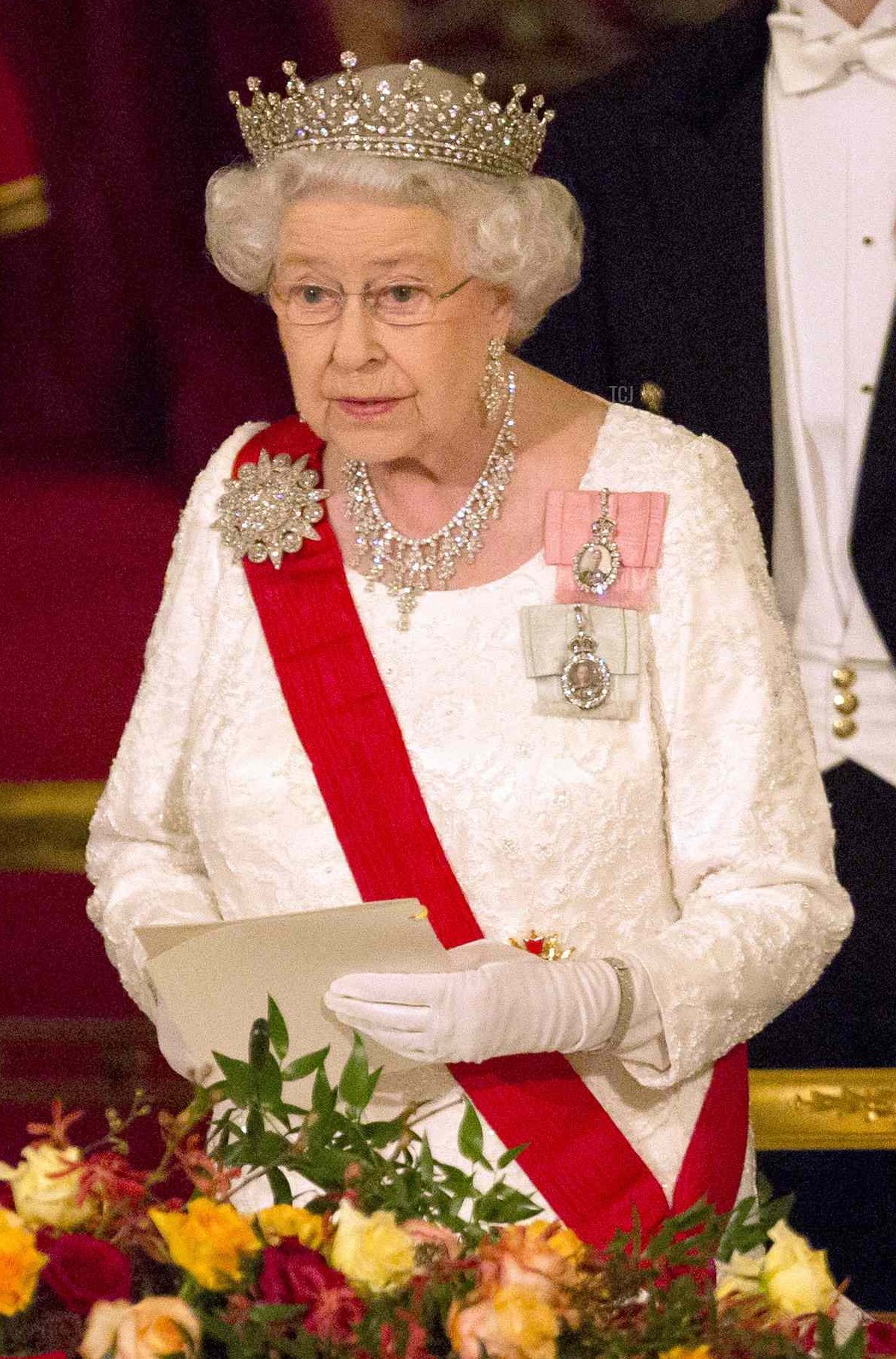 Queen Elizabeth II speaks during a state banquet at Buckingham Palace in London given for South Korean President Park Geun-Hye on November 5, 2013 (Neil Hall-WPA Pool/Getty Images)