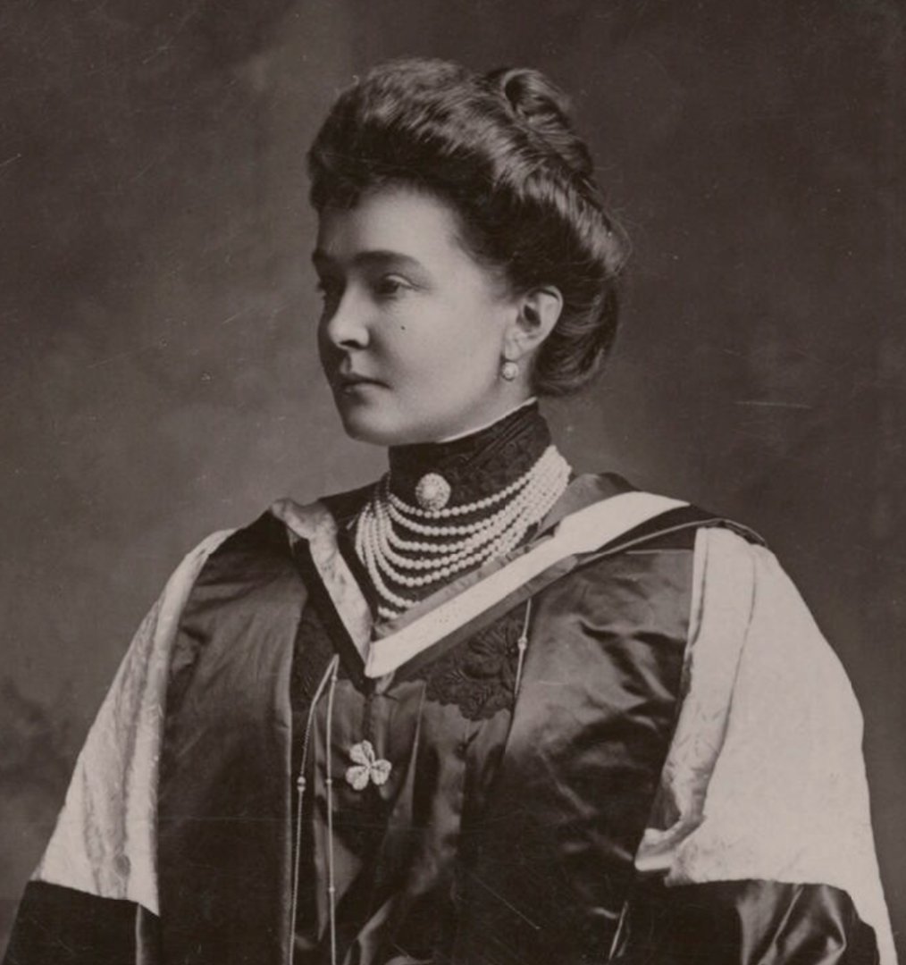 The Duchess of Connaught poses for an official portrait after receiving an honorary doctorate in music from Trinity College in Dublin, 1904 (Hulton Archive/Getty Images)