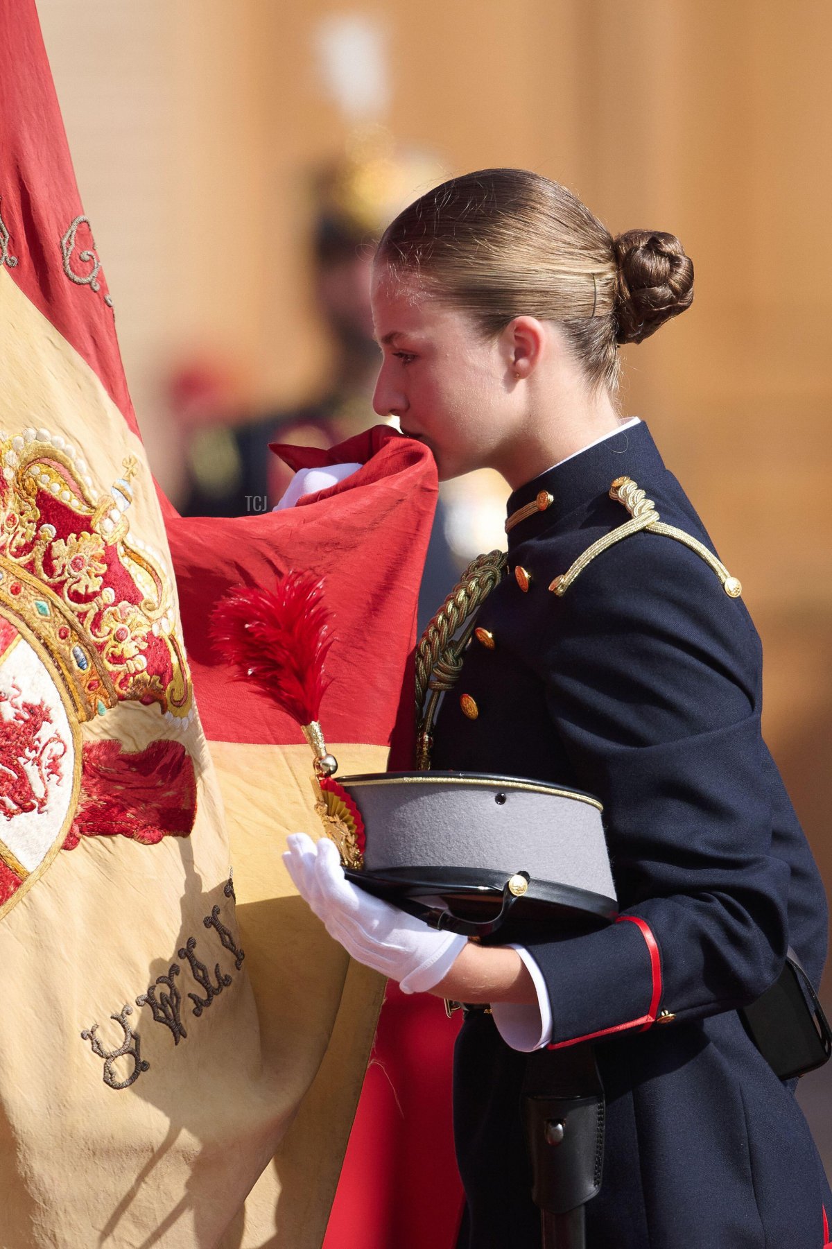 The Princess of Asturias pledges allegiance to the flag at the military academy in Zaragosa on October 7, 2023 (Oscar Gonzalez/Sipa USA/Alamy)