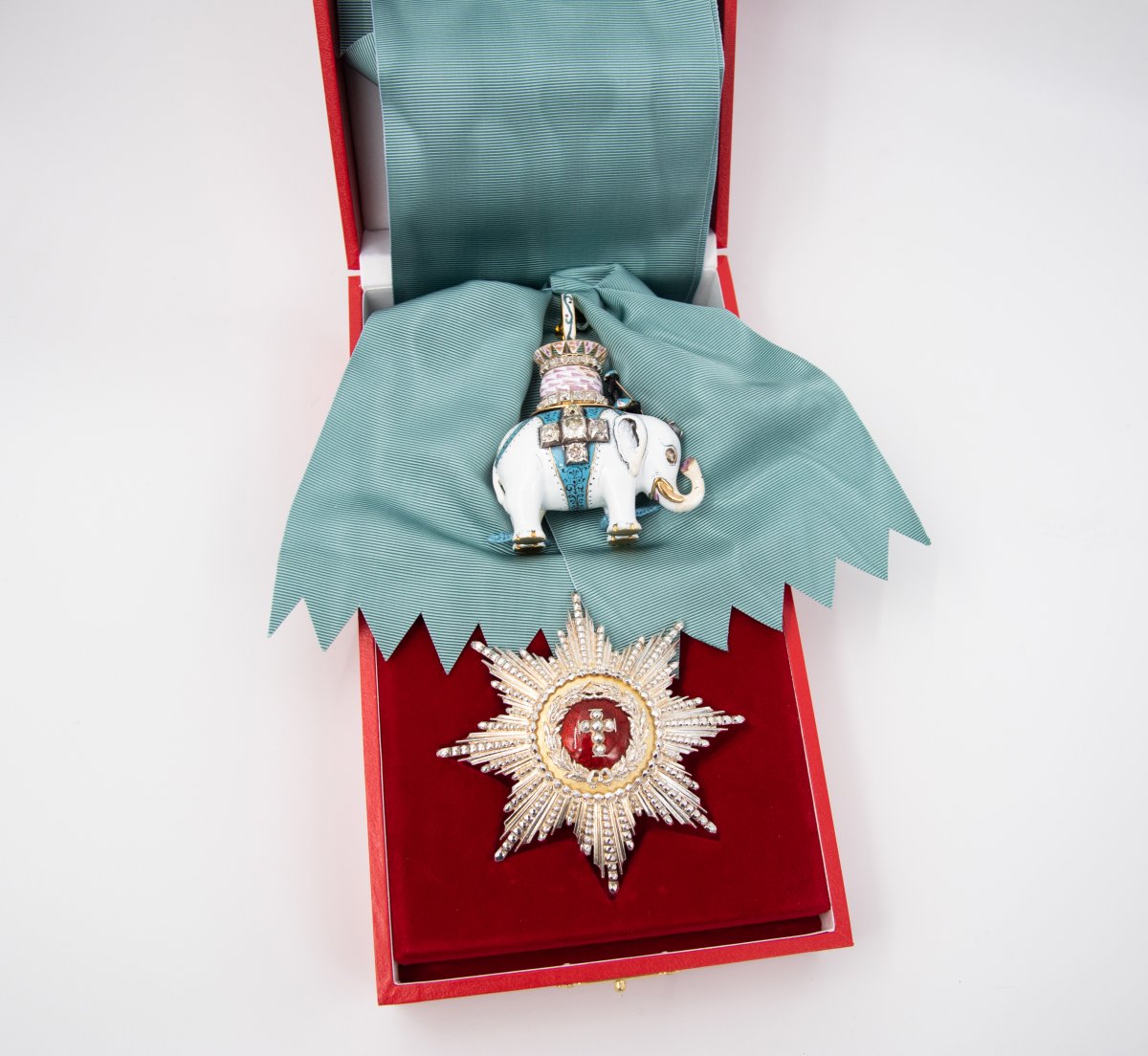 Prince Christian's Order of the Elephant insignia, awarded to celebrate his 18th birthday on October 15, 2023 (Kongehuset)