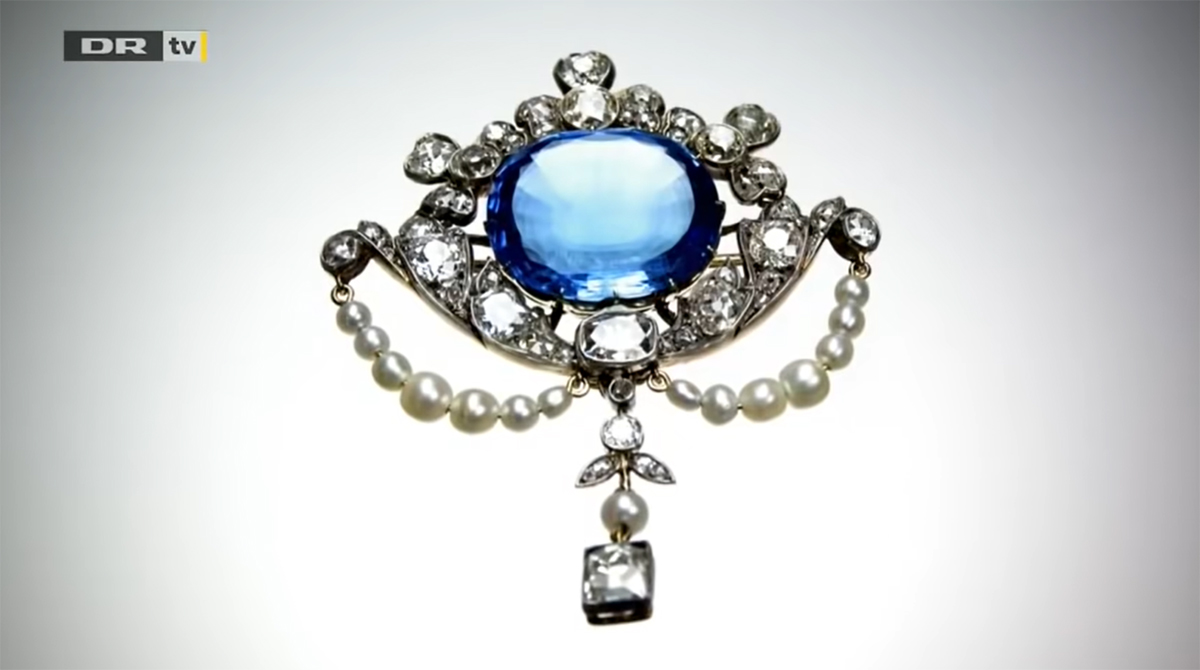 The Connaught Sapphire Brooch, pictured ca. 2011 (screencapture)