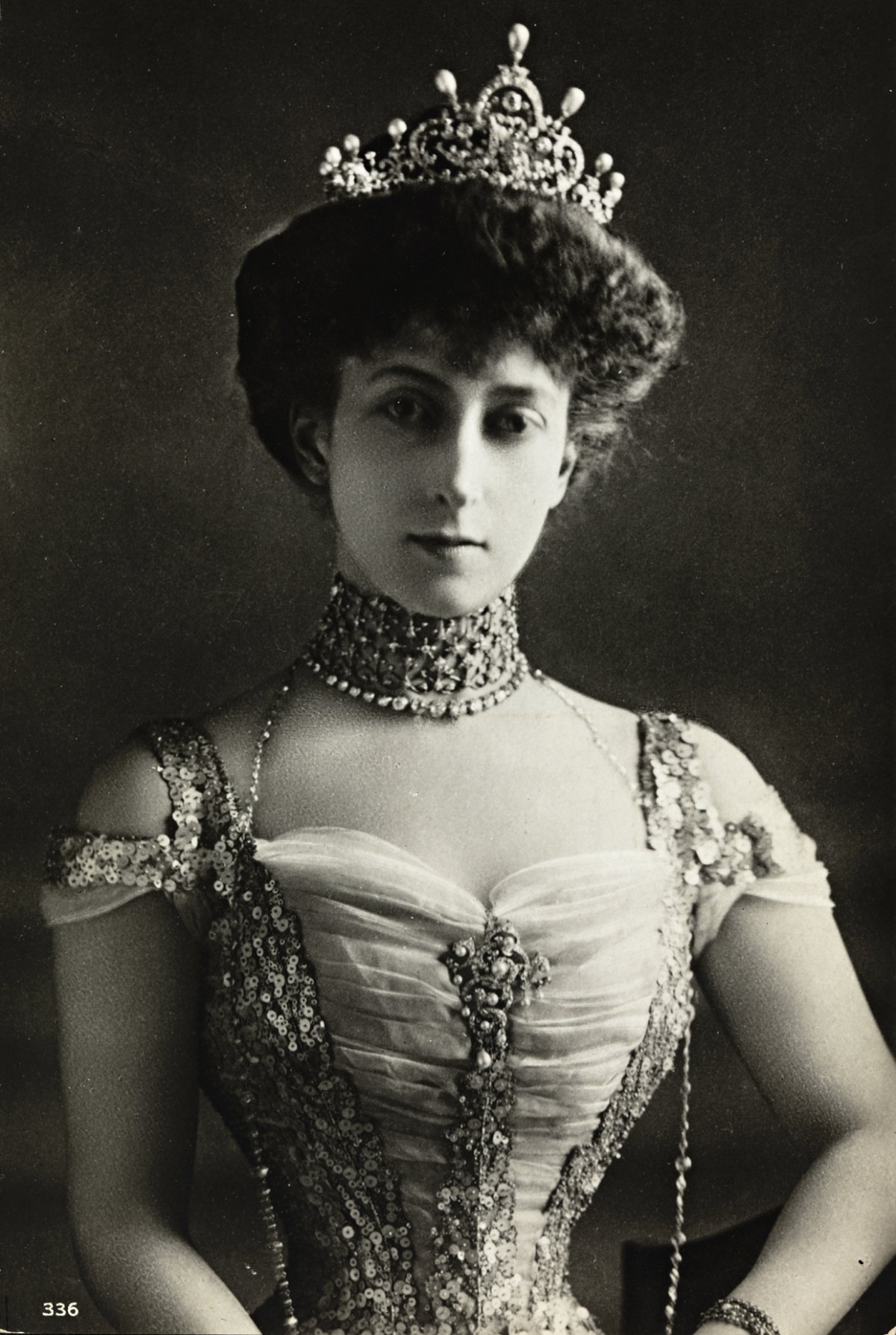 Queen Maud of Norway poses for a portrait in gala attire, ca. 1905 (Wikimedia Commons)