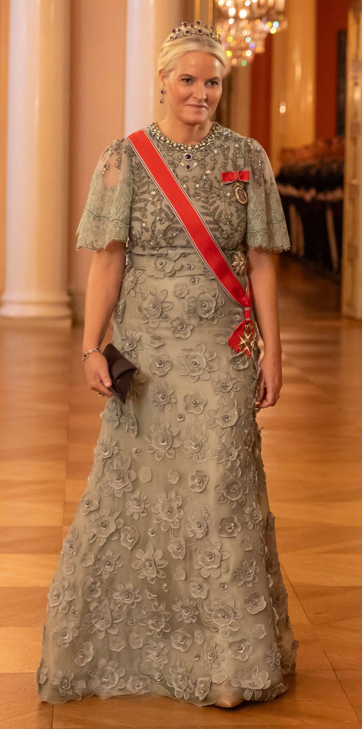 The Crown Princess of Norway attends a gala dinner for representatives of the Storting at the Royal Palace in Oslo on October 26, 2023 (Frederik Ringnes/NTB/Alamy)