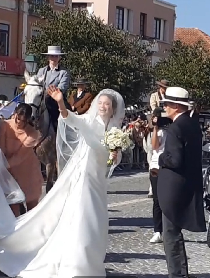 Infanta Maria Francisca de Braganza is pictured with her father, the Duke of Braganza, during the celebrations of her marriage to Duarte de Sousa Araújo Martins in Marfa, Portugal on October 7, 2023 (Photograph © Catarina. Do not reproduce.)
