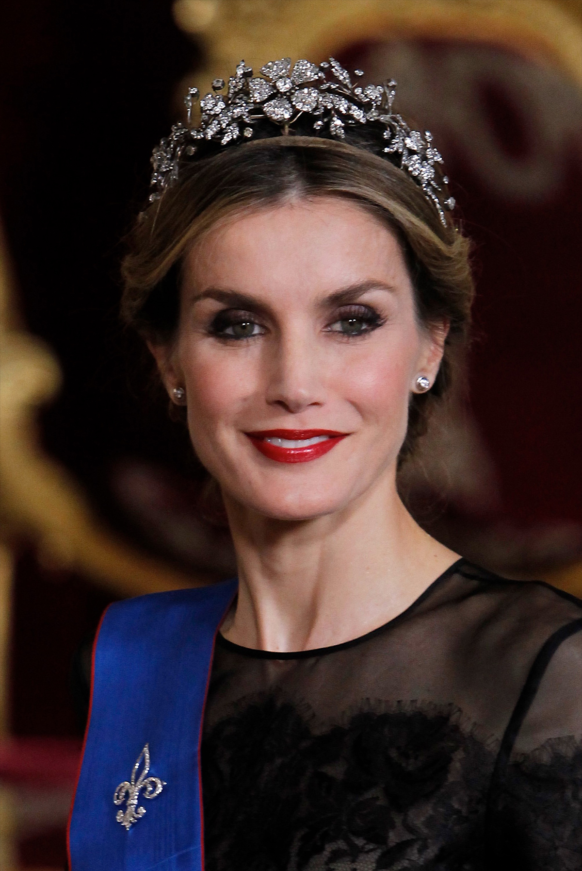 Queen Letizia of Spain attends a gala dinner in honor of the President of Chile at the Royal Palace in Madrid on October 29, 2014 (Jose Luis Cuesta-Pool/Getty Images)