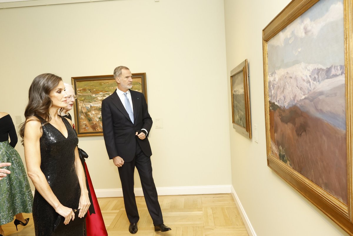 The King and Queen of Spain, accompanied by the Queen of Denmark, the Crown Prince and Crown Princess of Denmark, and Princess Benedikte, attend the opening of an exhibition dedicated to the work of Spanish painter Joaquin Sorolla and his contemporaries, November 7, 2023 (Casa de S.M. el Rey)