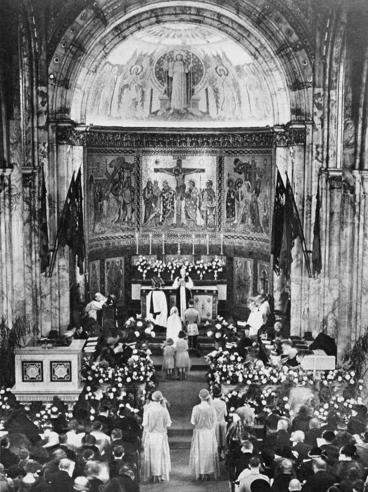 Princess Maud marries Lord Carnegie at the Guards' Chapel, Wellington Barracks in London on November 12, 1923 (Chronicle/Alamy)