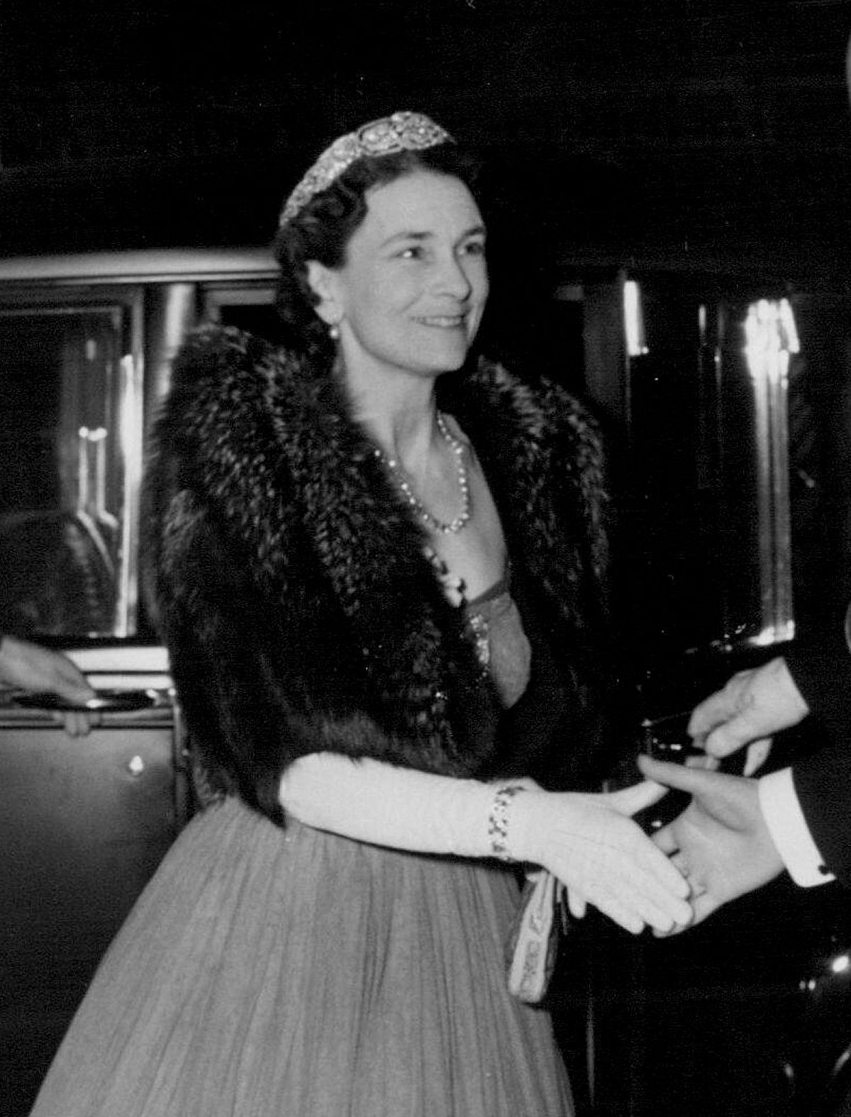 Princess Alice, Duchess of Gloucester attends Queen Charlotte's Birthday Ball at Grosvenor House in London on May 13, 1953 (Evening Standard Picture/SuperStock/Alamy)