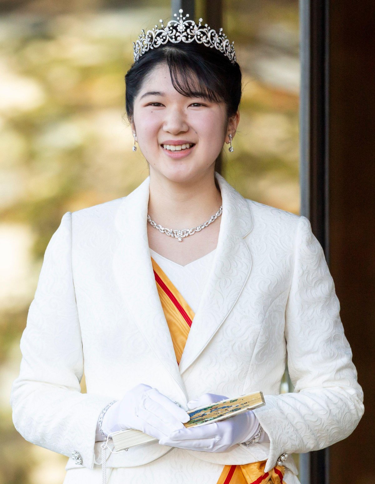 Princess Aiko of Japan greets members of the press ahead of her coming-of-age ceremony at the Imperial Palace in Tokyo on December 5, 2021 (Zuma Press/Alamy)