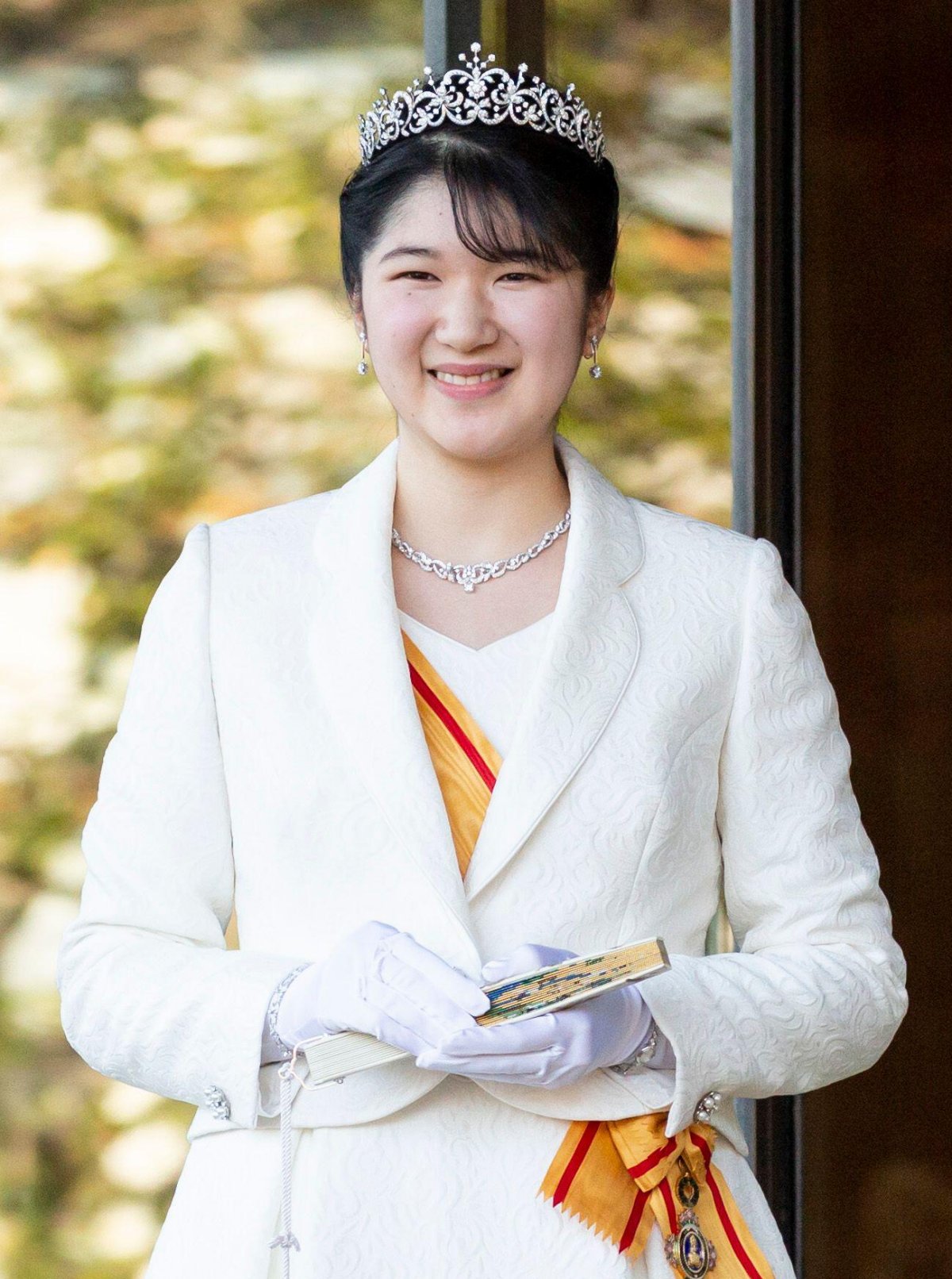 Princess Aiko of Japan greets members of the press ahead of her coming-of-age ceremony at the Imperial Palace in Tokyo on December 5, 2021 (Zuma Press/Alamy)