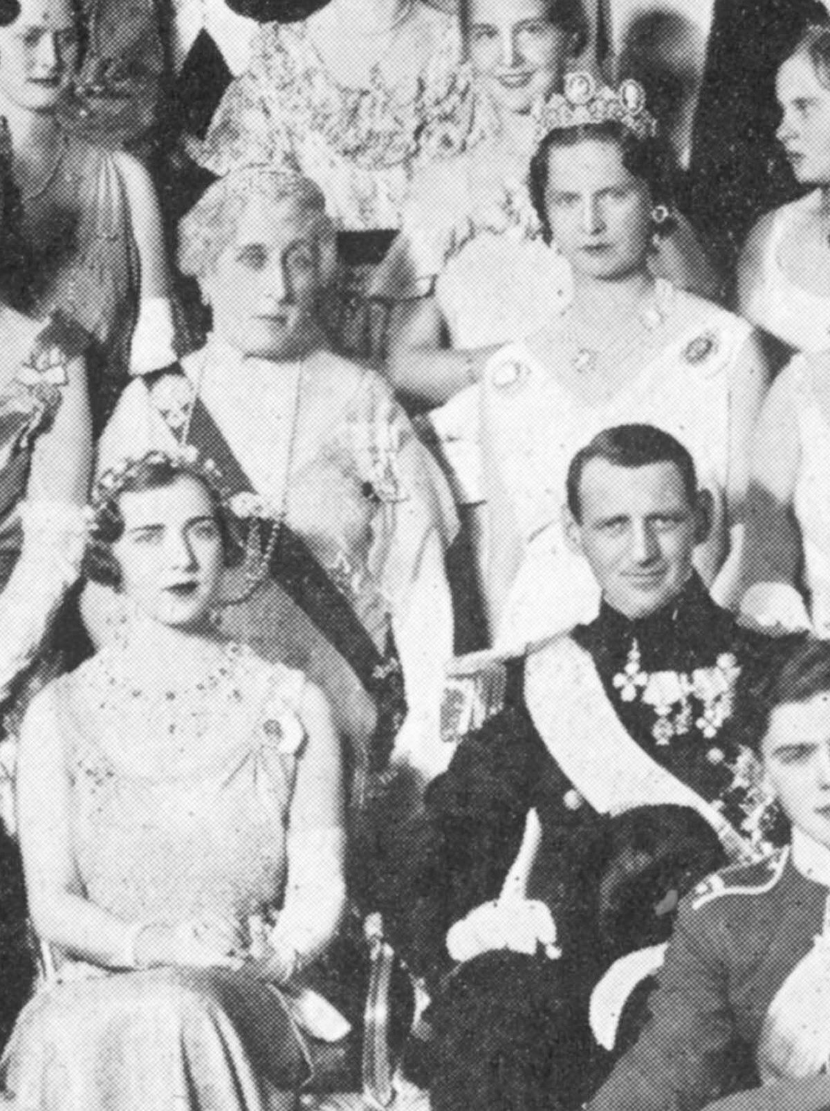 Detail of official group portrait from the pre-wedding gala for Crown Prince Frederik of Denmark and Princess Ingrid of Sweden, showing the bride and groom with Princess Helena Victoria and Princess Sibylla of Sweden, May 1935 (Chronicle/Alamy)