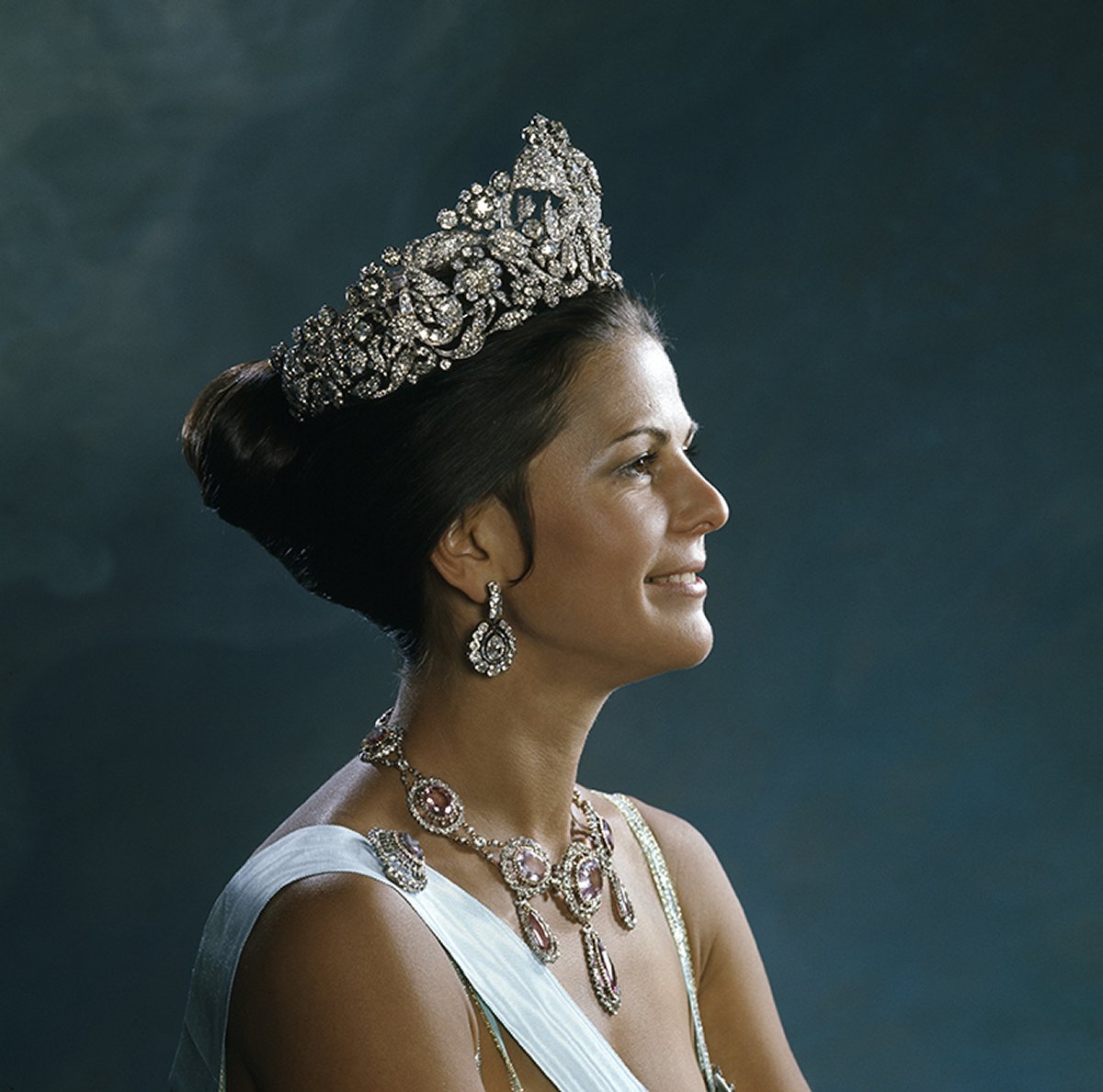 Official portrait of Queen Silvia of Sweden, 1976 (Lennart Nilsson/Kungahuset)