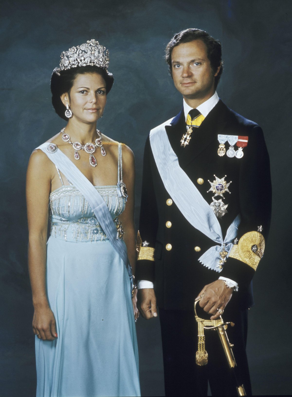 Official portrait of King Carl XVI Gustaf and Queen Silvia of Sweden, 1976 (Lennart Nilsson/TT News Agency/Alamy)