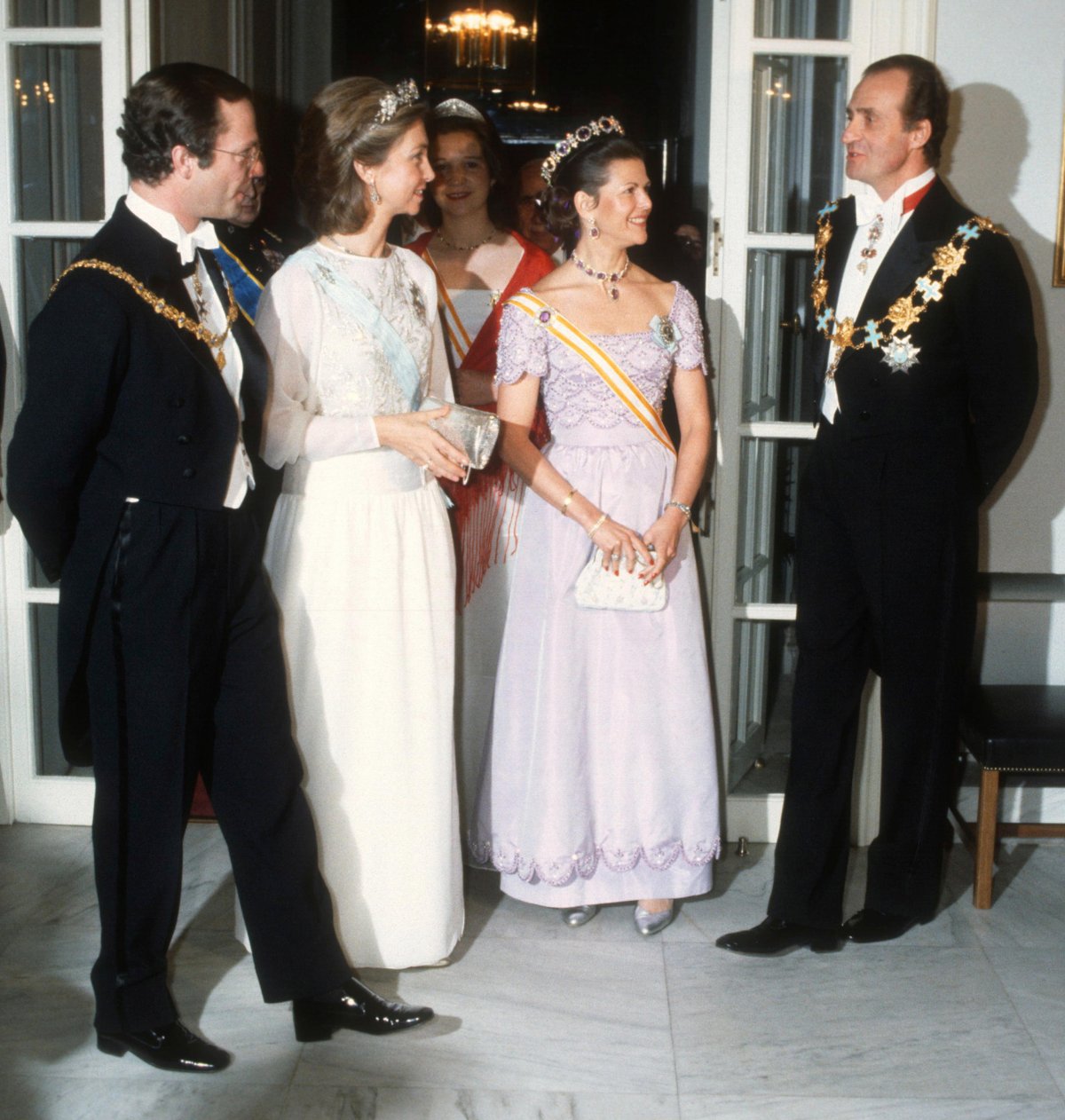 King Carl XVI Gustaf and Queen Silvia of Sweden host a return dinner for King Juan Carlos, Queen Sofia, and Infanta Elena of Spain at the Swedish Embassy in Madrid on March 23, 1983 (Roger Tillberg/Alamy)