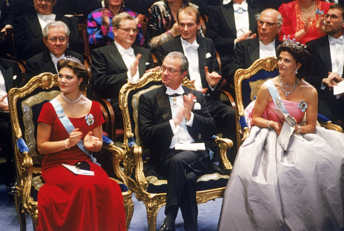 King Carl XVI Gustaf, Queen Silvia, and Crown Princess Victoria of Sweden attend the Nobel Prize ceremony in Stockholm on December 10, 1995 (Chad Ehlers/Alamy)
