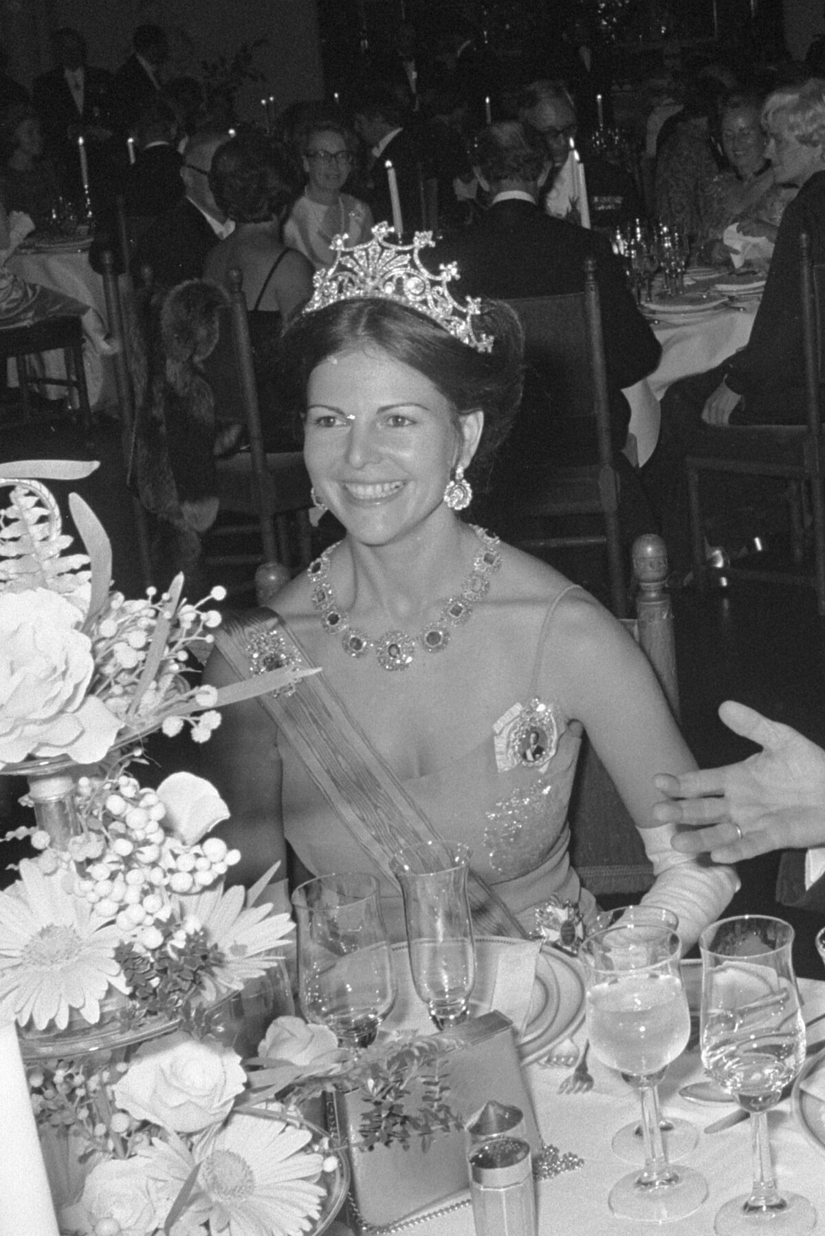 Queen Silvia of Sweden attends a dinner at the Rijksmuseum in Amsterdam during a state visit to the Netherlands, October 26, 1976 (Bert Verhoeff/Anefo/Nationaal Archief/Wikimedia Commons)
