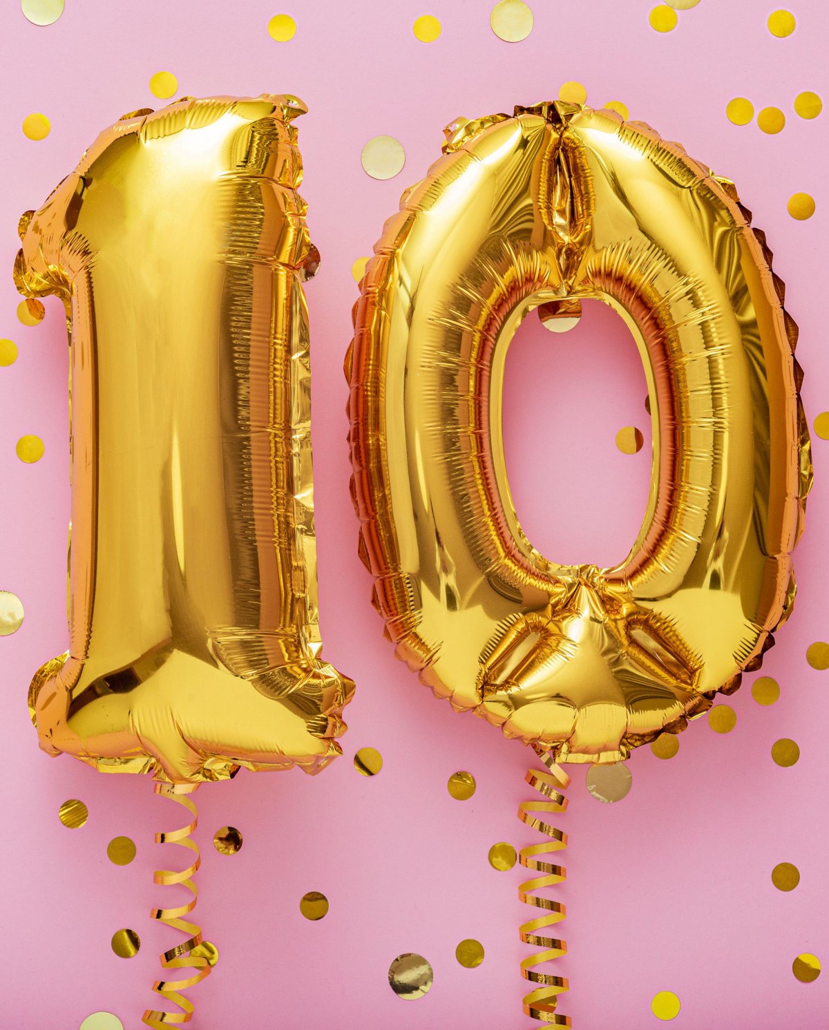 Number 10 balloons and confetti (Beton Studio/Alamy)