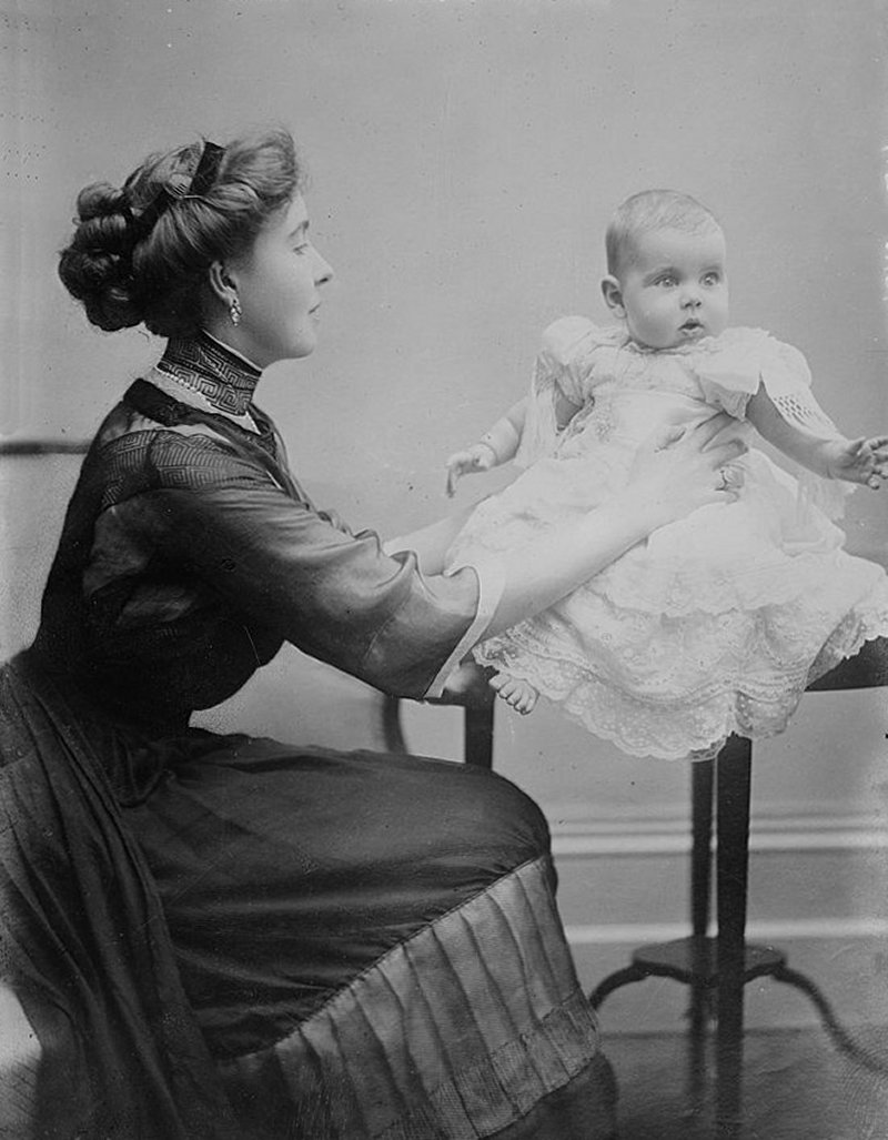 Crown Princess Margareta of Sweden with her daughter, Princess Ingrid, ca. 1910 (Grand Ladies Site)