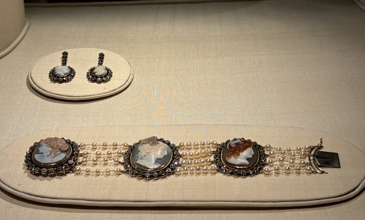 The Cameo Bracelet and Earrings are displayed in Stockholm, December 2023 (Photograph generously shared by Kristina Solberg; do not reproduce)