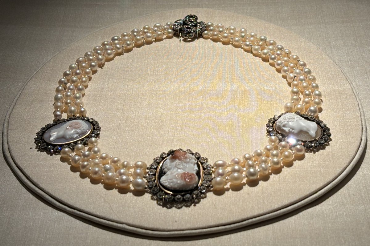 The Cameo Necklace is displayed in Stockholm, December 2023 (Photograph generously shared by Kristina Solberg; do not reproduce)