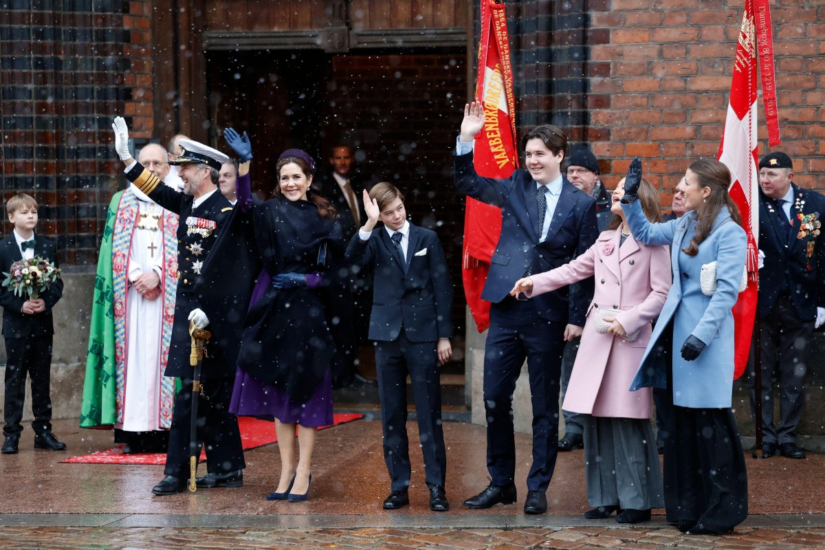 The King and Queen of Denmark, with their four children, arrive for a service at Aarhus Cathedral on January 21, 2024 (Ritzau/Alamy)