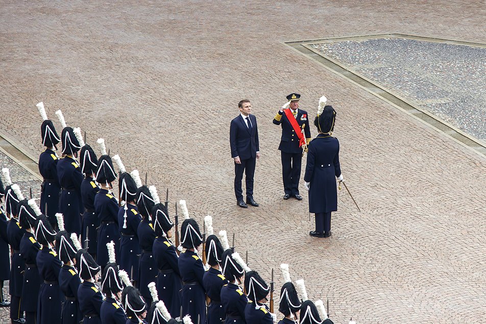The King of Sweden and President Macron of France review a company of the Life Guard during the traditional welcome ceremony at the Royal Palace in Stockholm on January 30, 2024 (Henrik Garlöv/Kungl. Hovstaterna)