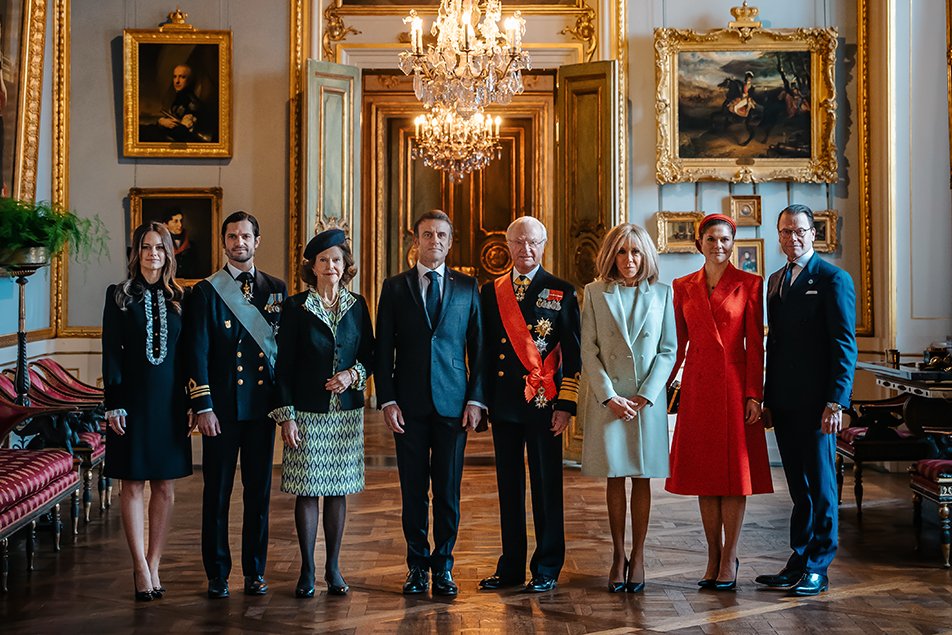 Members of the Swedish royal family pose with French President Emmanuel Macron and his wife, Birgitte, in Lovisa Ulrika's dining room at the Royal Palace in Stockholm on January 30, 2024 (Clement Morin/Kungl. Hovstaterna)
