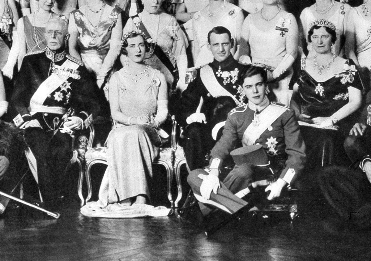 Detail of a group photograph from the celebrations of the wedding of Princess Ingrid of Sweden and Crown Prince Frederik of Denmark, 1935 (Royal Armoury/Wikimedia Commons)
