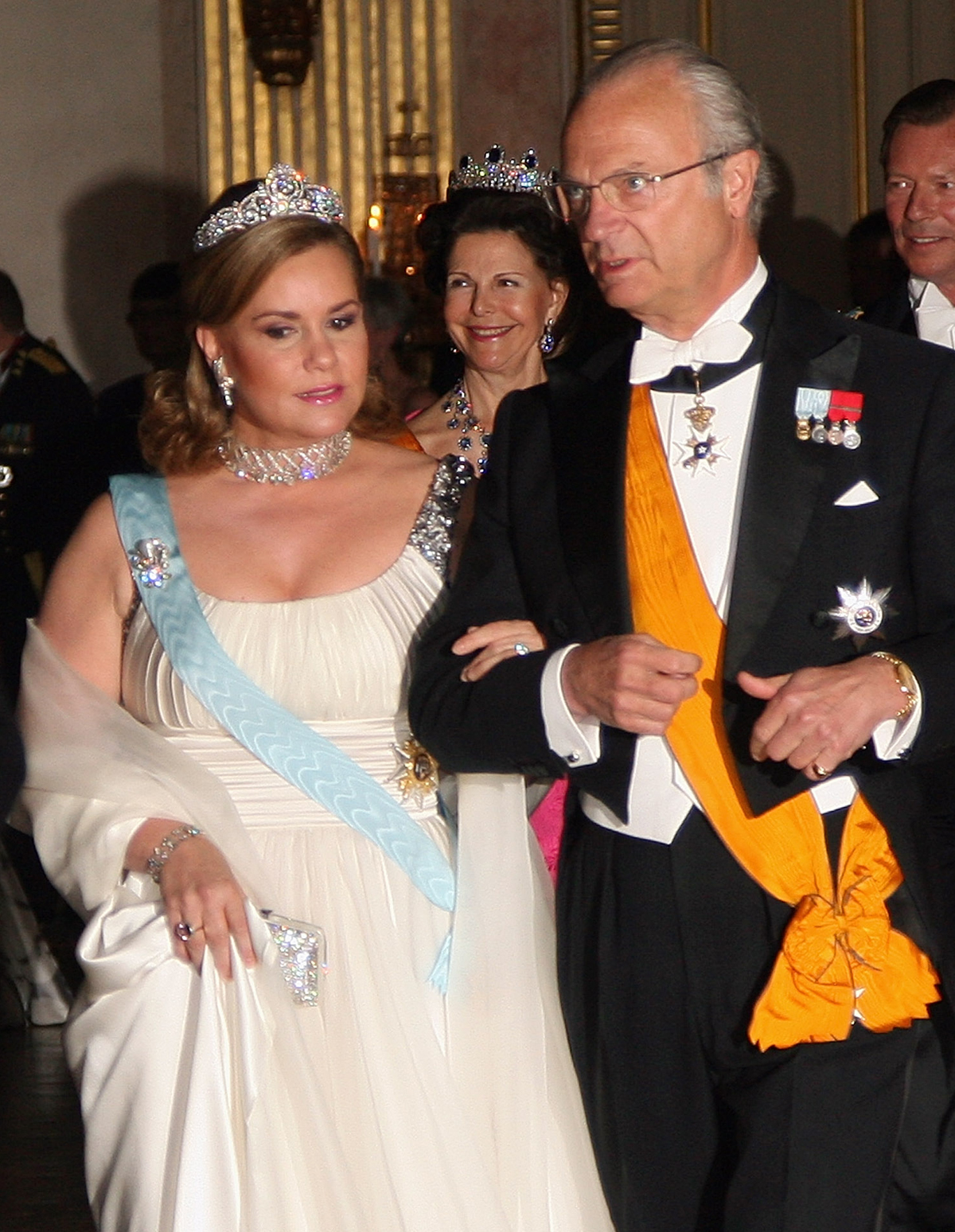 King Carl XVI Gustaf of Sweden and Grand Duchess Maria Teresa of Luxembourg arrive for a state banquet the Royal Palace in Stockholm on April 15, 2008 (Dan Kitwood/Getty Images)
