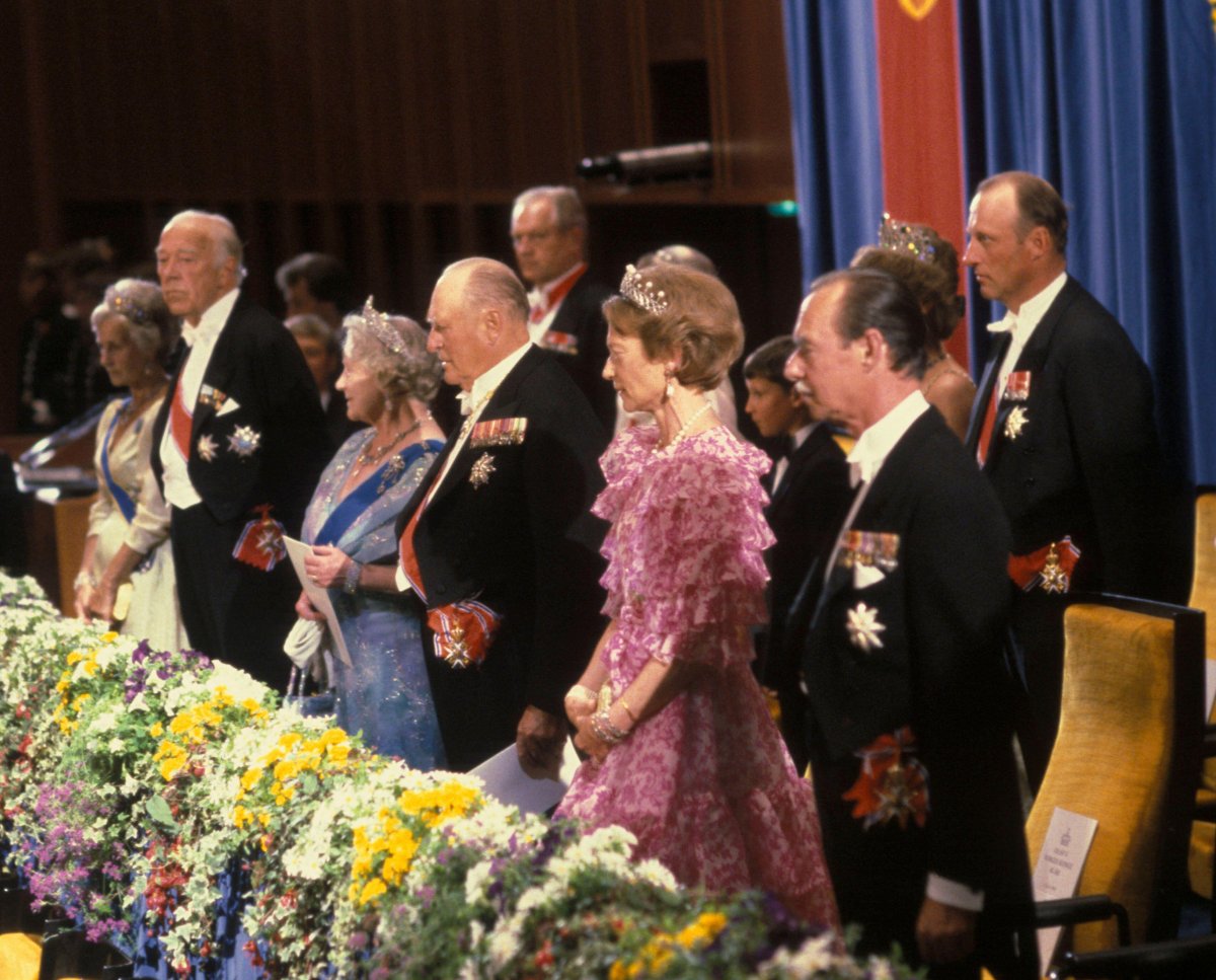 Princess Lilian of Sweden, Prince Bertil of Sweden, Queen Elizabeth the Queen Mother, King Olav V of Norway, Grand Duchess Josephine-Charlotte of Luxembourg, Grand Duke Jean of Luxembourg, Crown Princess Sonja of Norway, and Crown Prince Harald of Norway attend a concert by the Oslo Philharmonic Orchestra celebrating King Olav's 80th birthday, 1983 (NTB/Alamy)