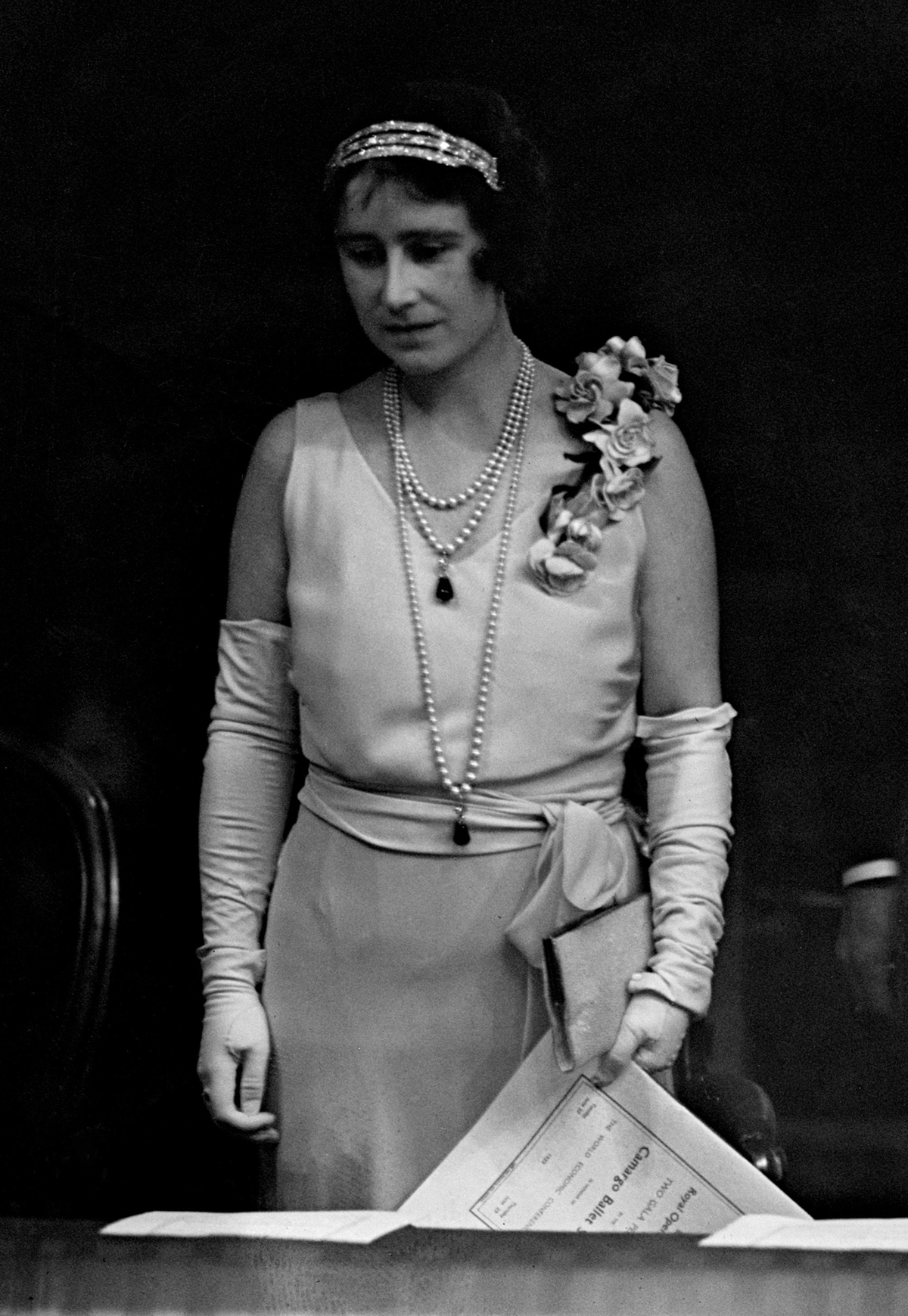 The Duchess of York attends a performance by the Camargo Ballet Society at the Royal Opera House in Covent Garden, June 27, 1933 (PA Images/Alamy)