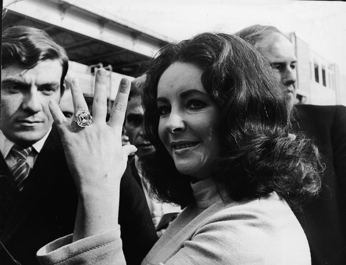 Elizabeth Taylor shows off the diamond ring given to her by her husband, Richard Burton, May 1968 (Express Newspapers/Hulton Archive/Getty Images)