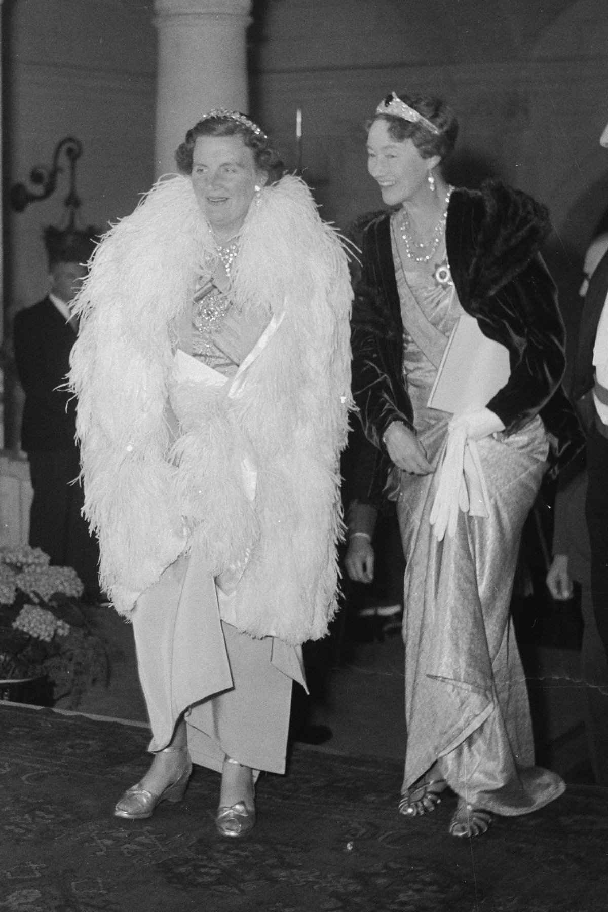 Queen Juliana of the Netherlands and Grand Duchess Charlotte of Luxembourg visit the theater during Juliana's visit to Luxembourg, June 1951 (J.D. Noske/Anefo/Nationaal Archief/Wikimedia Commons)