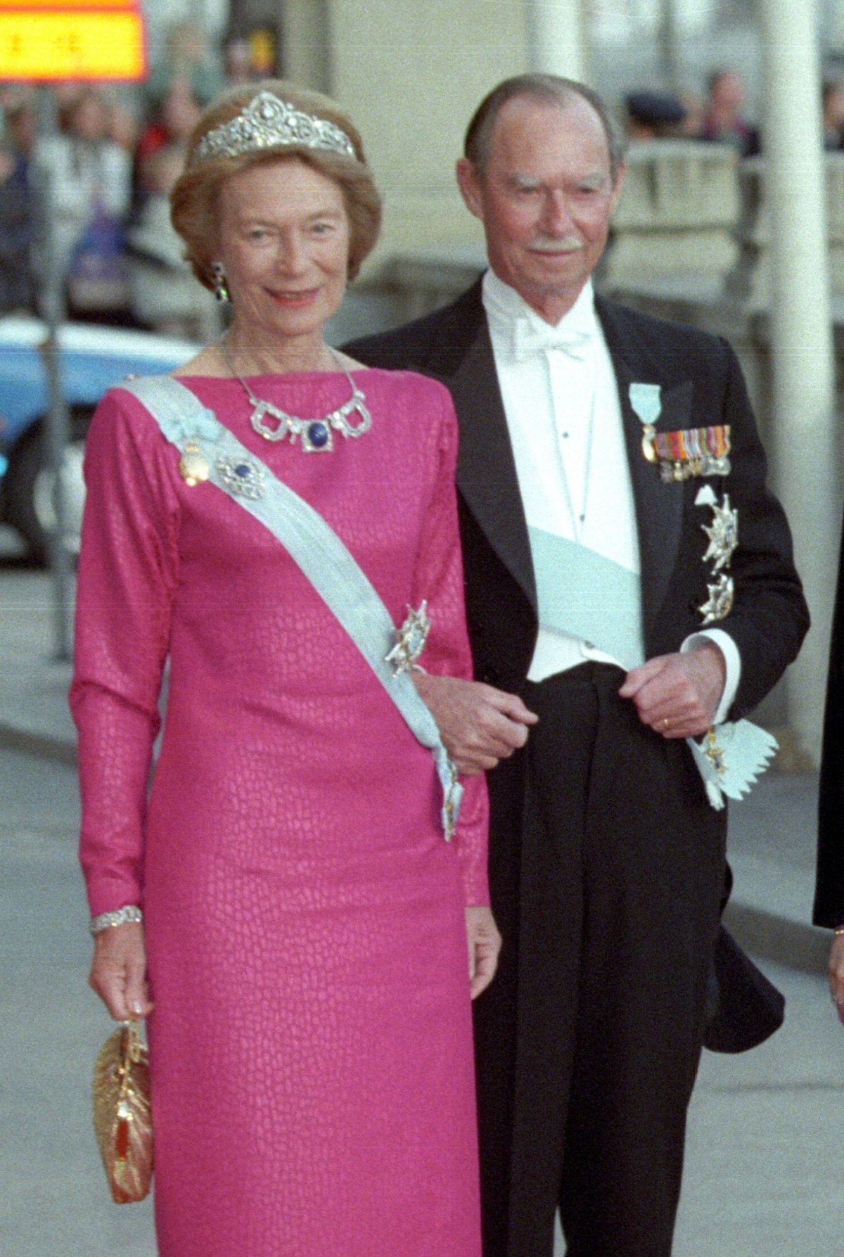 Grand Duke Jean and Grand Duchess Josephine-Charlotte of Luxembourg attend a gala celebrating the 50th birthday of King Carl XVI Gustaf of Sweden on April 30, 1996 (Bjørn Sigurdsøn/NTB/Alamy)