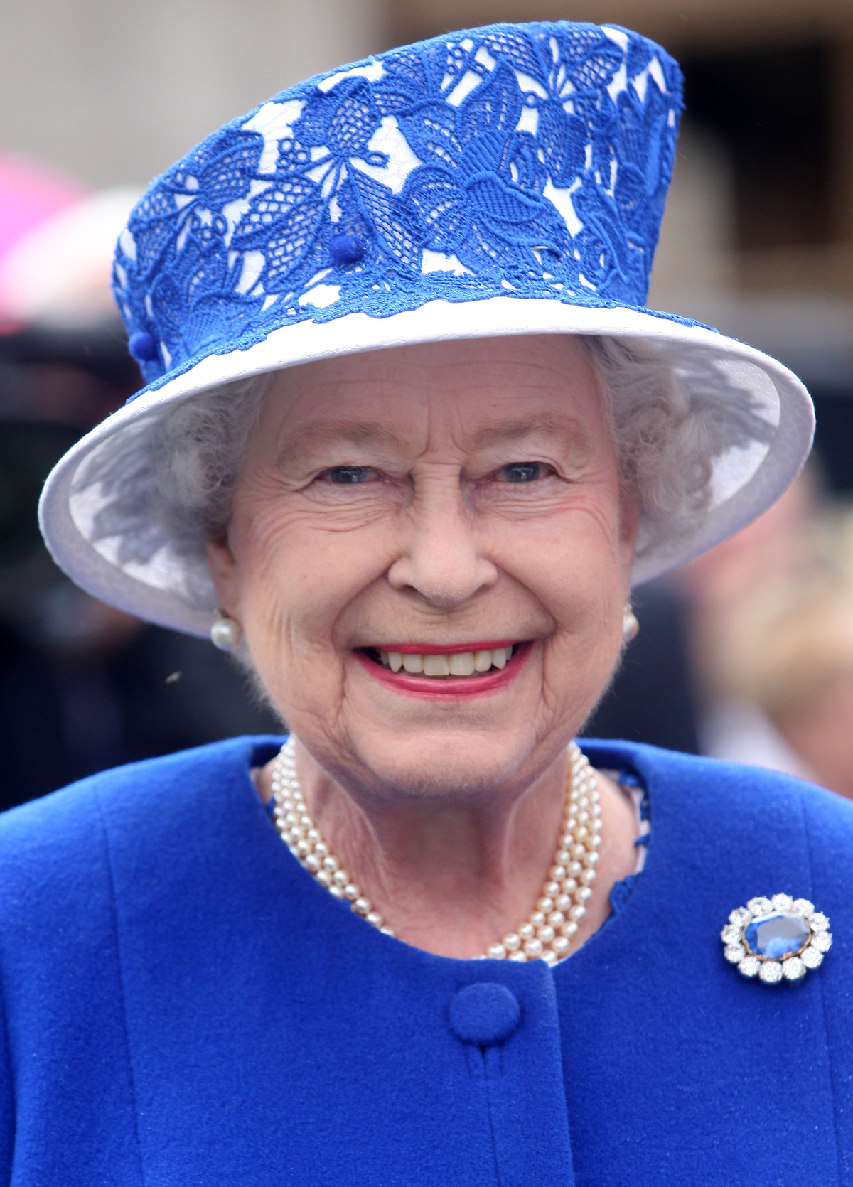 Queen Elizabeth II of the United Kingdom attends a garden party at Balmoral Castle on August 7, 2012 (David Cheskin - WPA Pool/Getty Images)